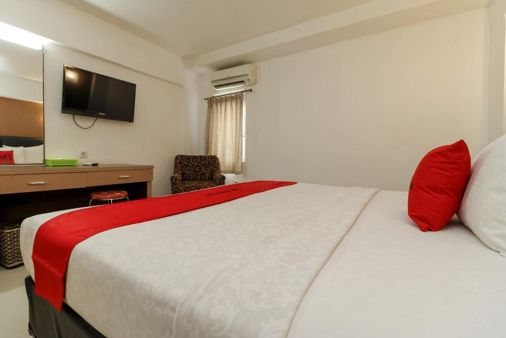 RedDoorz Plus @ Grand Populer Hotel