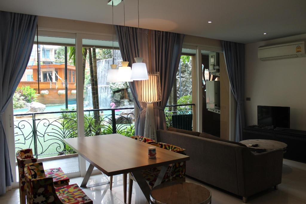 Atlantis Condo Resort  Pattaya  EVT