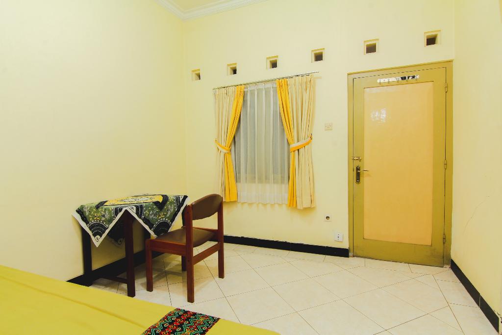GRIYA BATIK GIRI SEKAR HOMESTAY SYARIAH