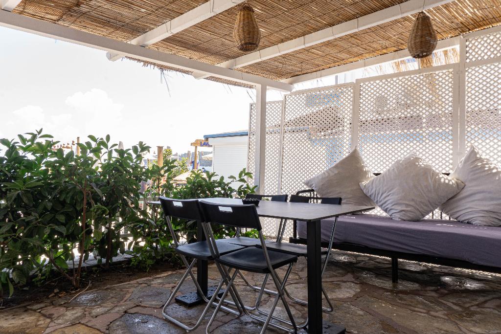 Daphnis Hotel