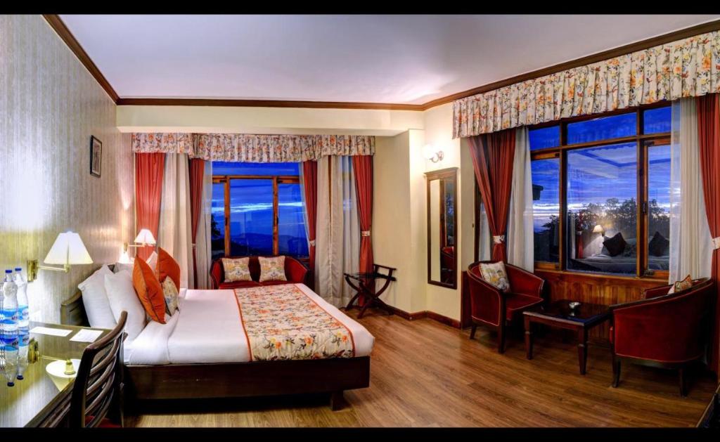 Summit Le Royale Hotel