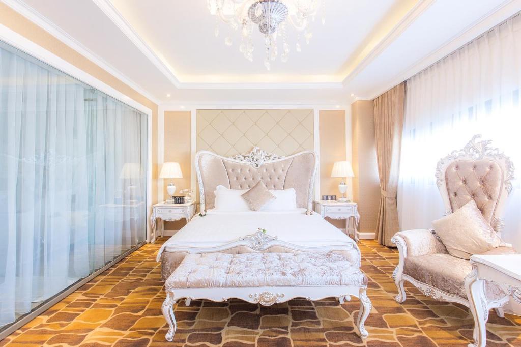 Hoang Trieu Hotel