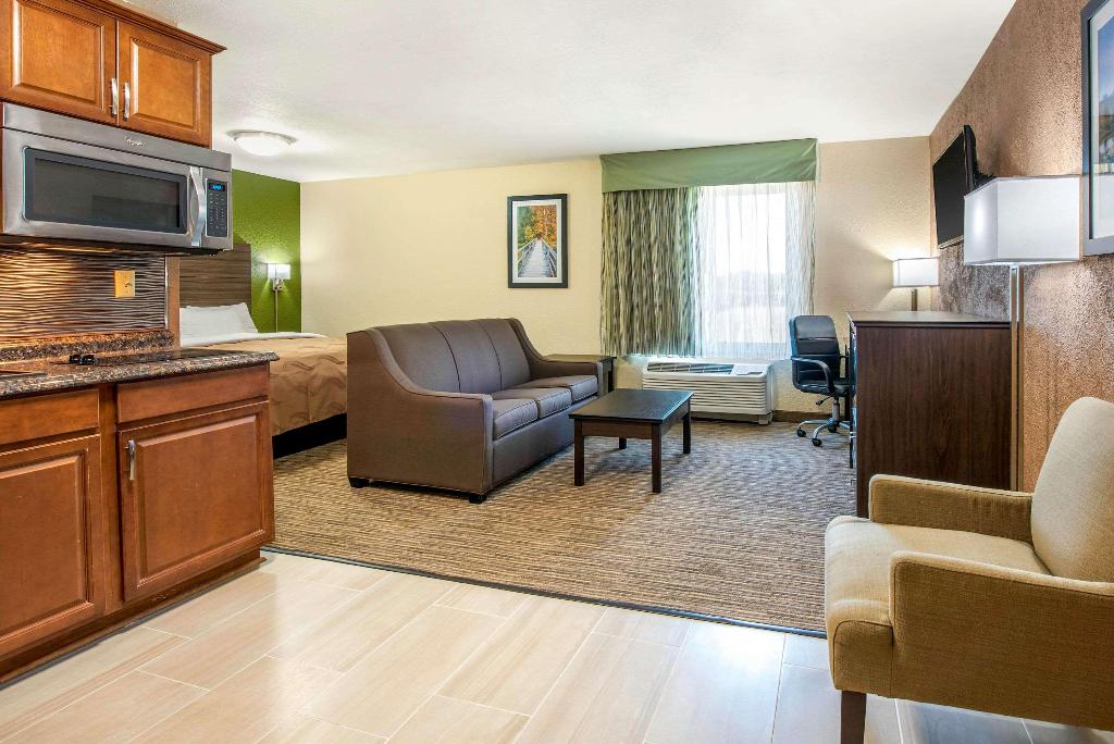 Quality Inn Suites