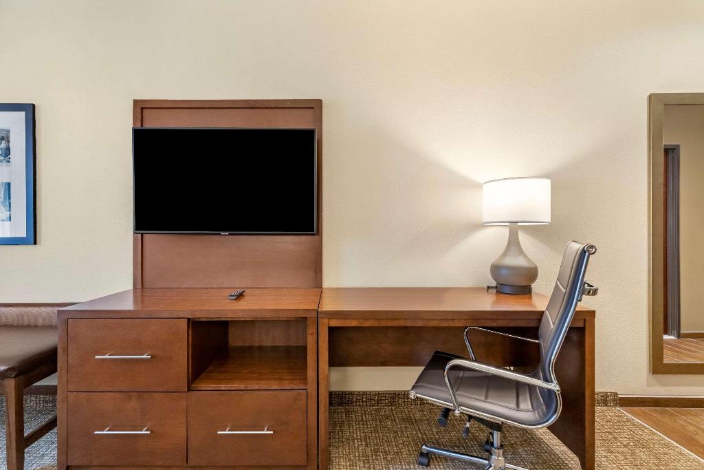 Comfort Suites