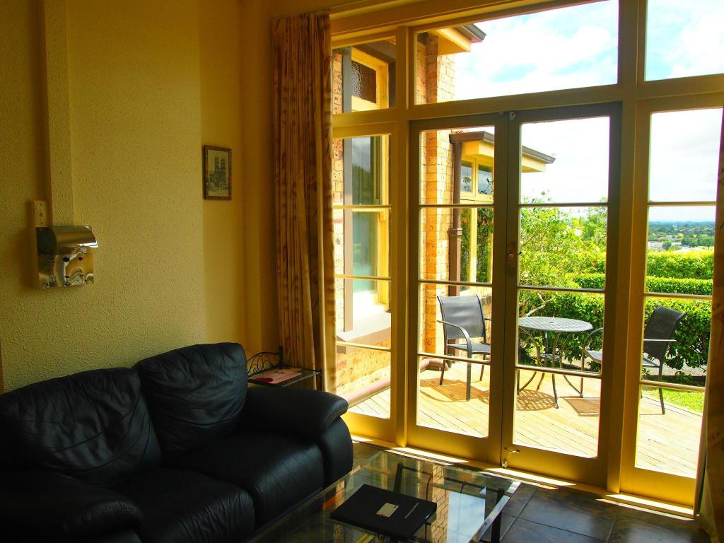 Manor Views Hotel