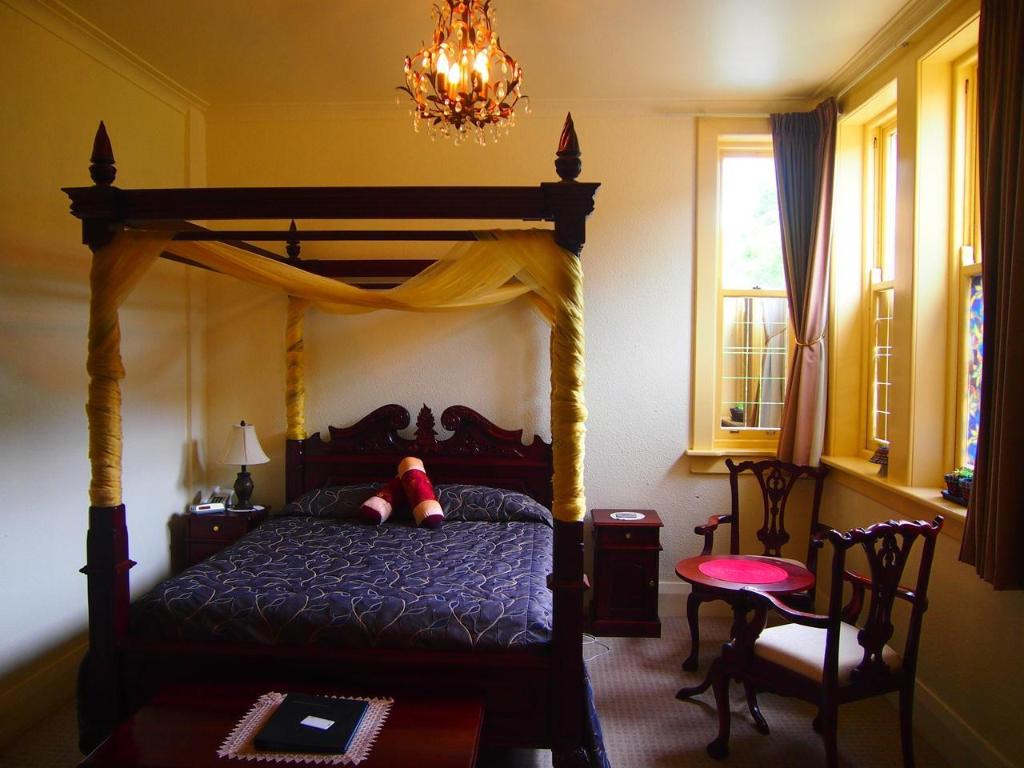 Manor Views Hotel