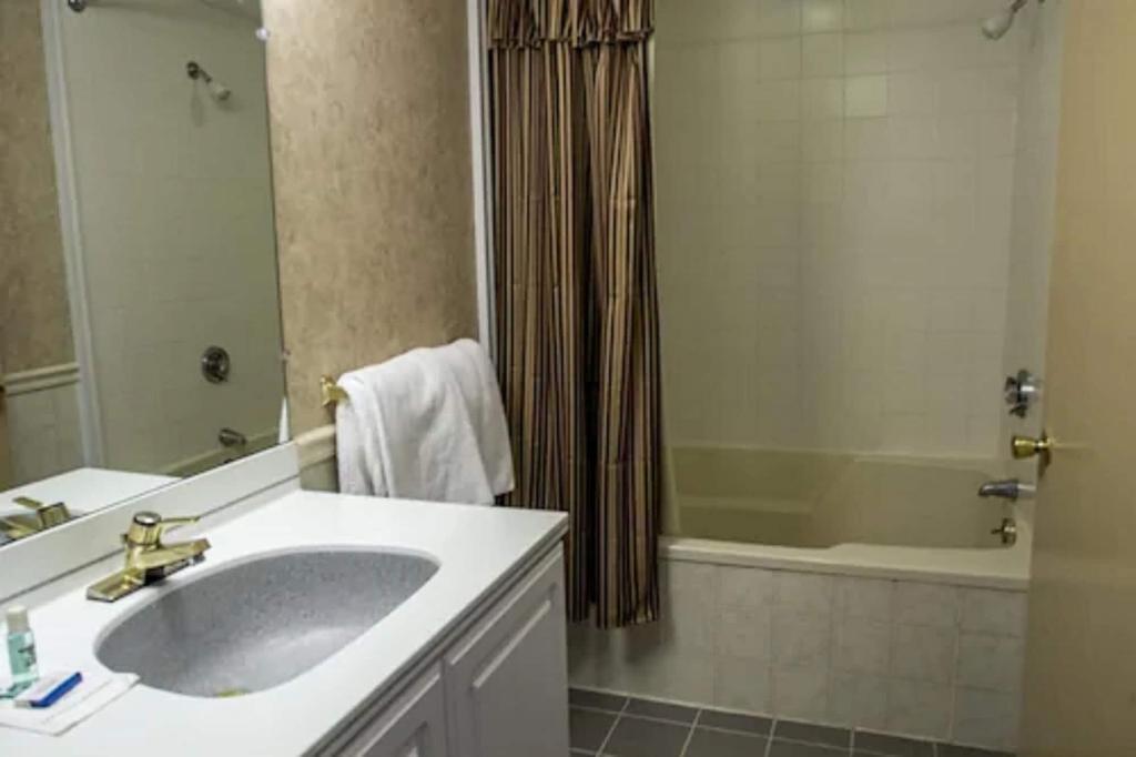 Town Country Inn Resort