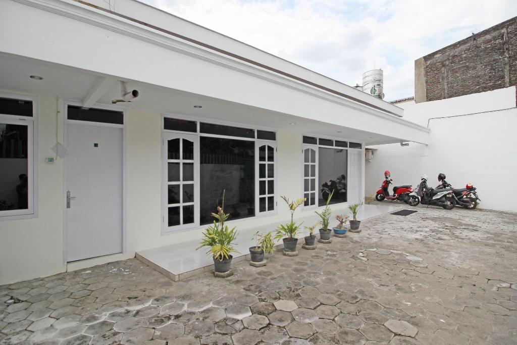 Formerly Reddoorz Near Terminal Tirtonadi
