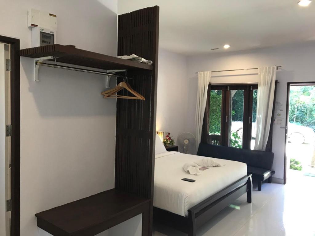 Baan Suan Rim Klong Resort