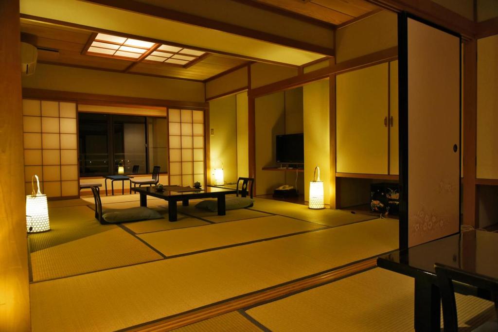 Shin Kaikatei Izumi Hot Spring Ryokan