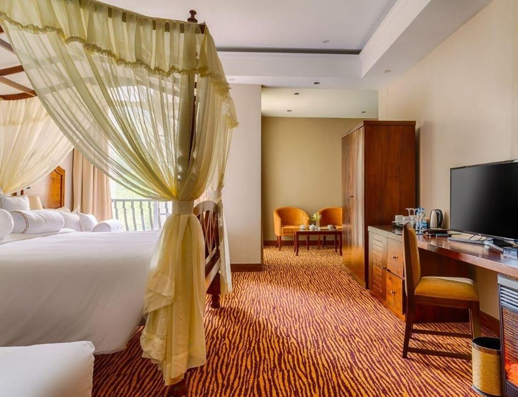The Golden Ridge Hotel