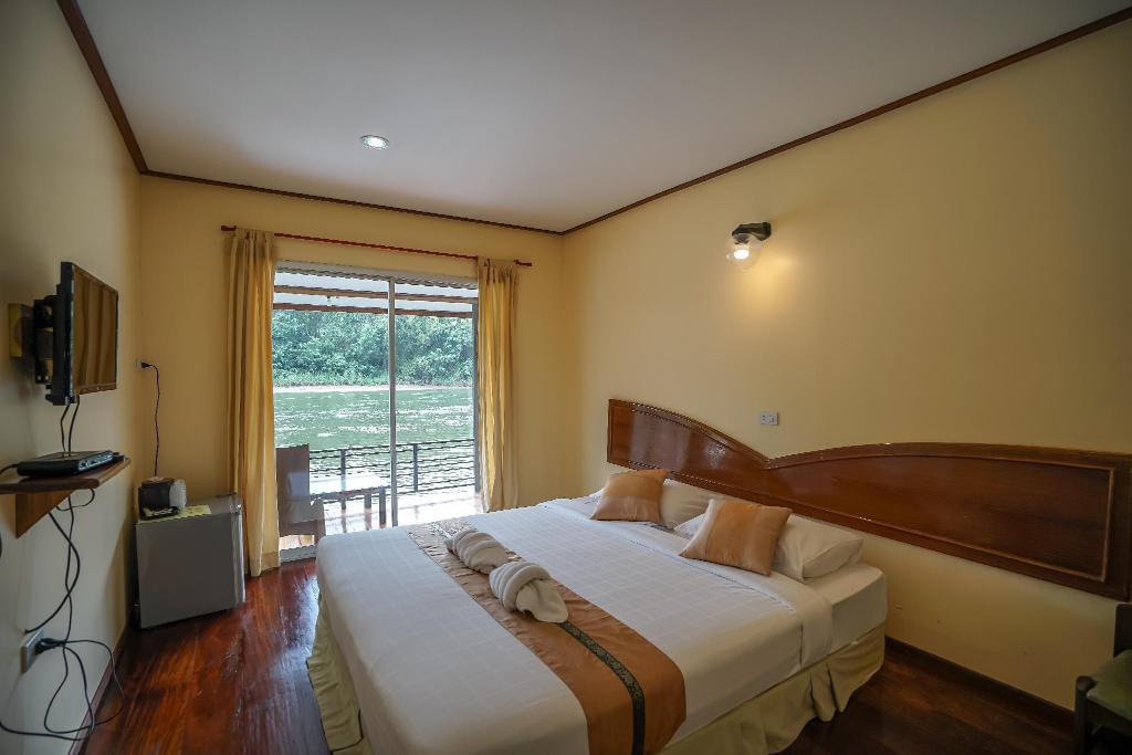 Khaothone River View Resort