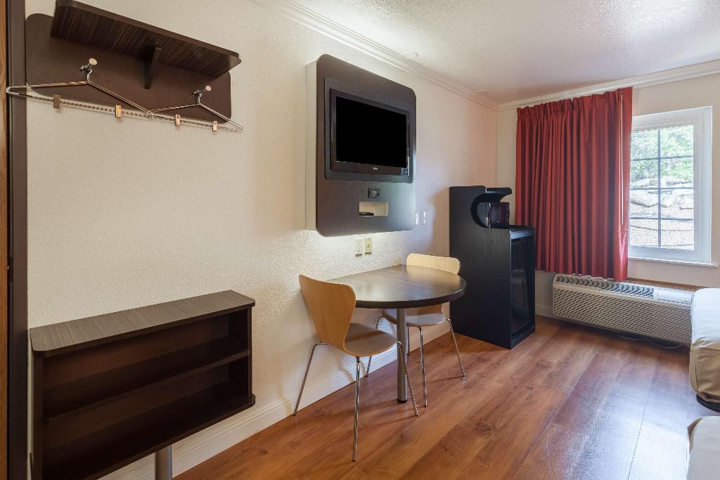 Motel 6 Auburn