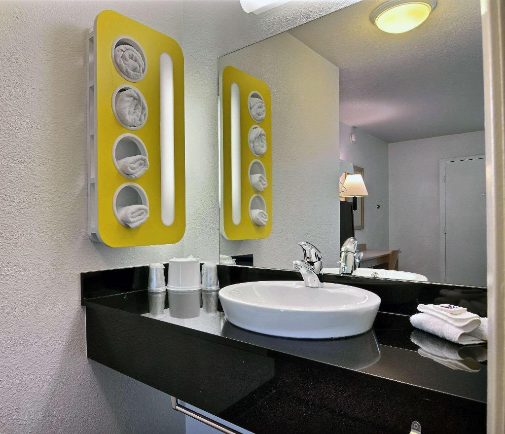 Motel 6 Bismarck