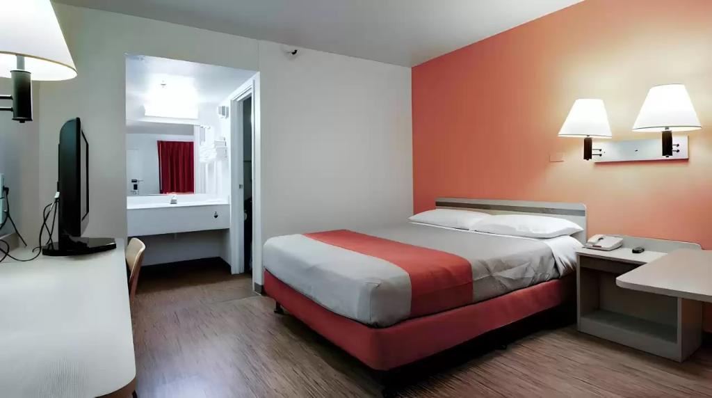 Super 8 By Wyndham Woods Cross/Salt LakeCity North