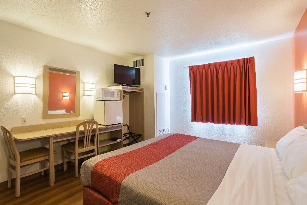Motel 6 Dale