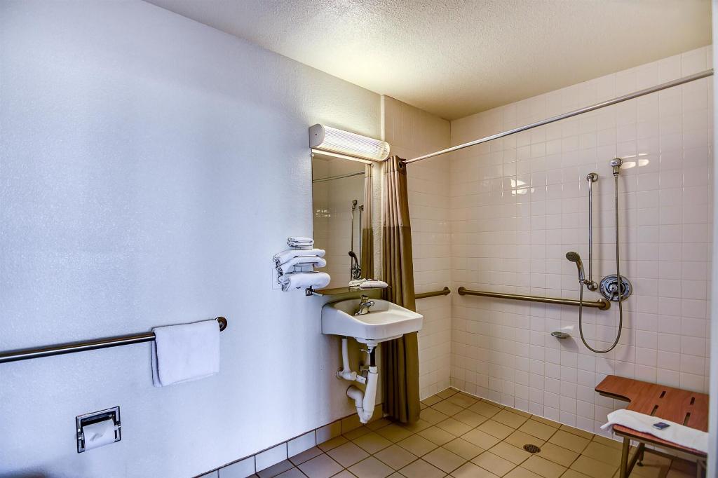 Motel 6 Stockton Charter Way West