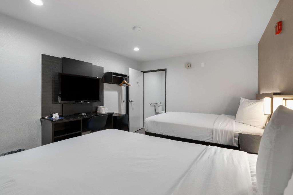 Motel 6 Escondido