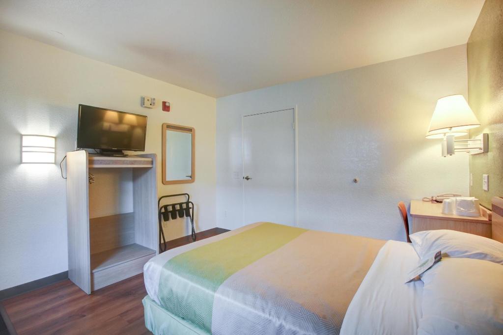 Motel 6 Elkton, MD