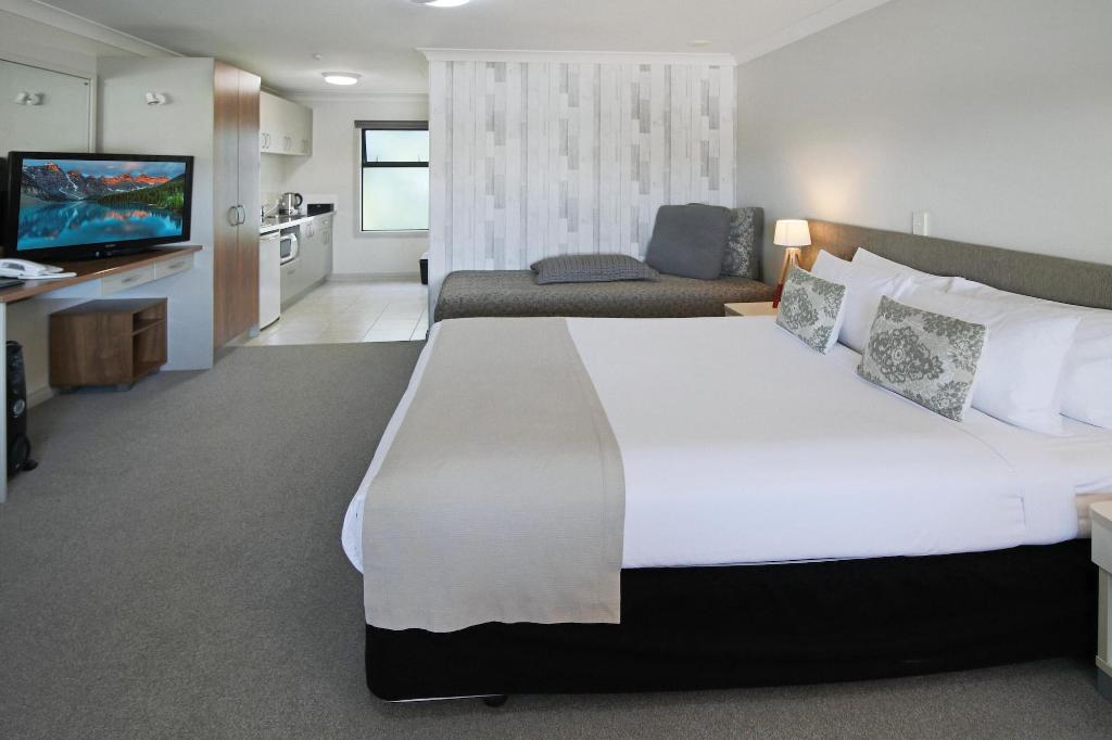 Whangaparaoa Lodge Motel