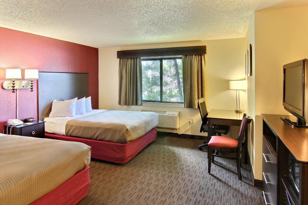 Blossom Hotel & Suites Traverse City