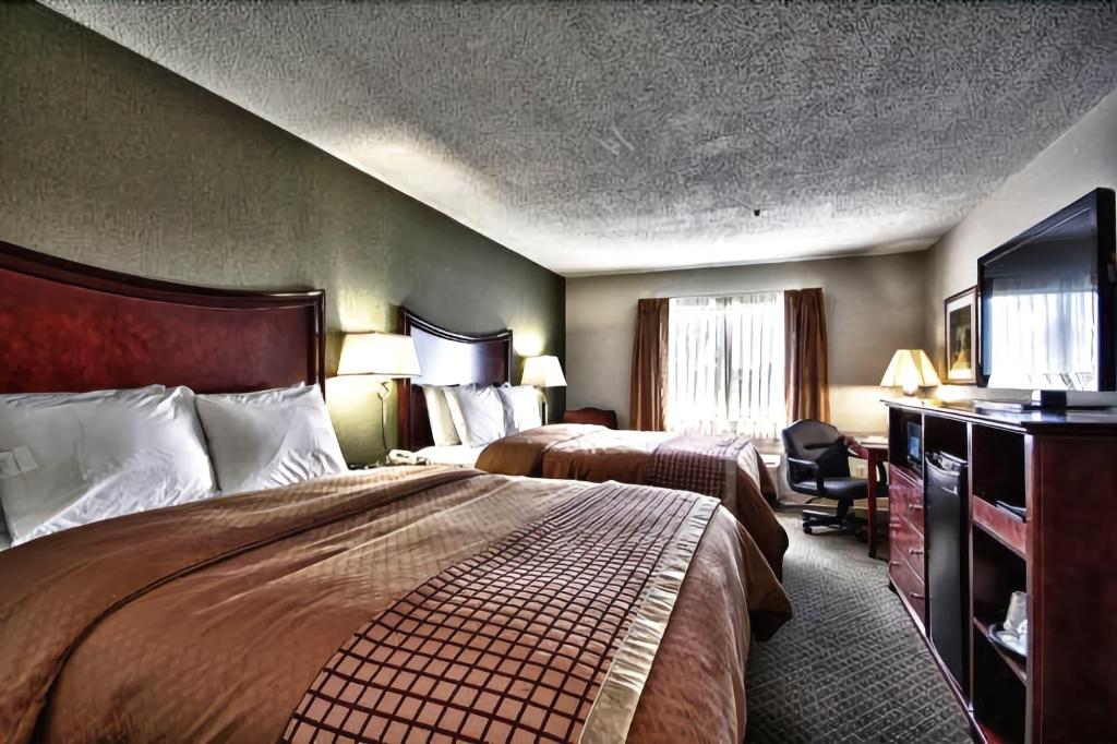 Christopher Inn And Suites