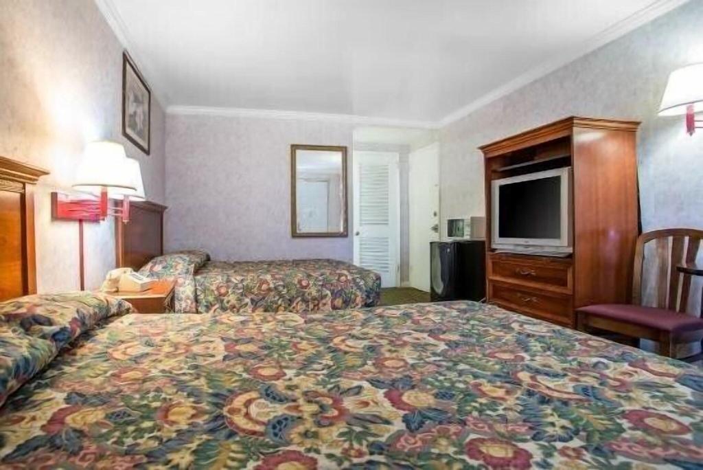 Downbeach Inn