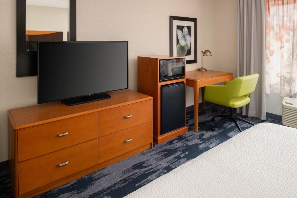 Fairfield Inn Suites By Marriott Portland Airport