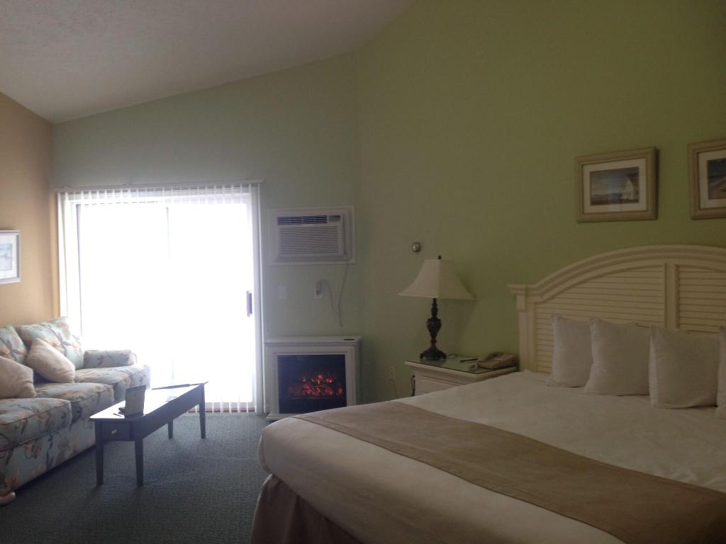 Pointes North Beachfront Hotel