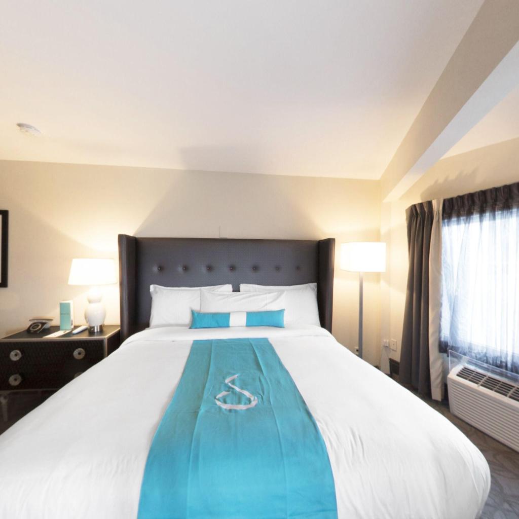 Aqua Blue Hotel