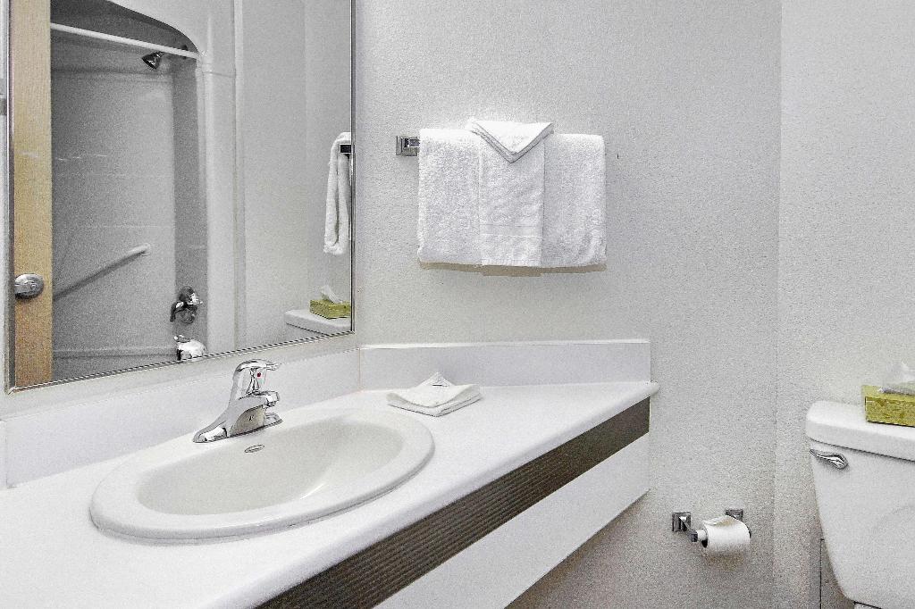 Motel 6 Peterborough
