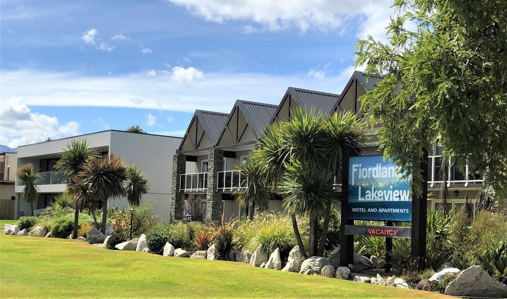Fiordland Lakeview Motel And Apartments