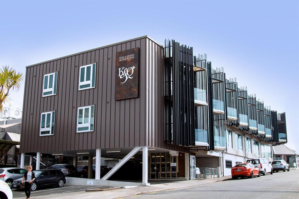 King And Queen Hotel Suites