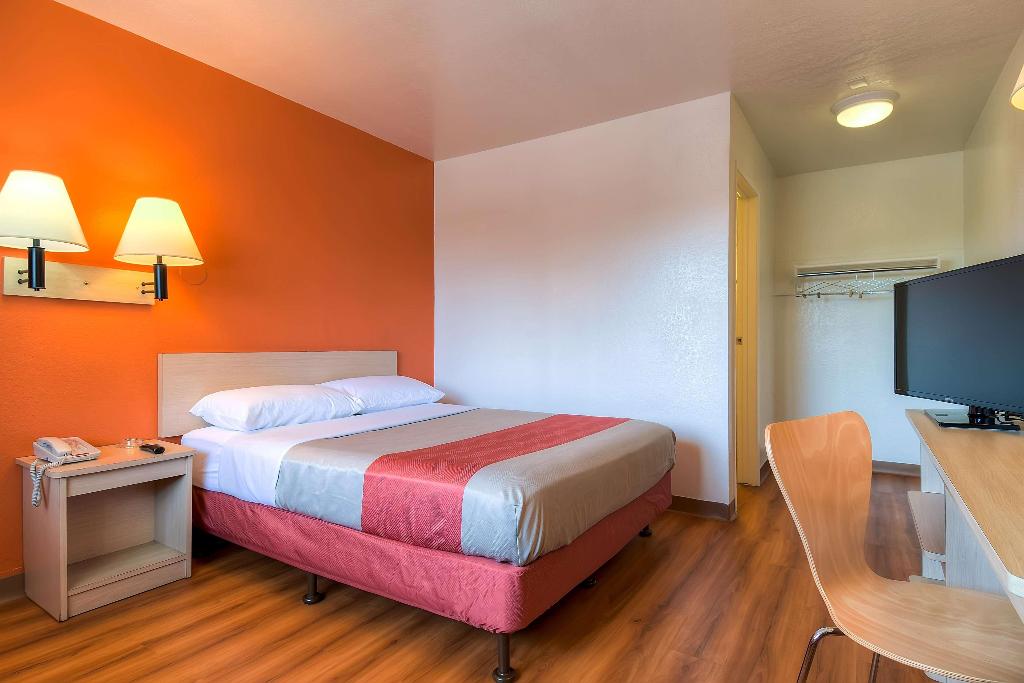 Motel 6 Stanton
