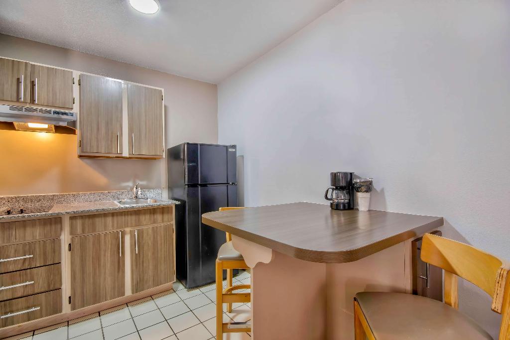 Studio 6 Austin, TX - Midtown