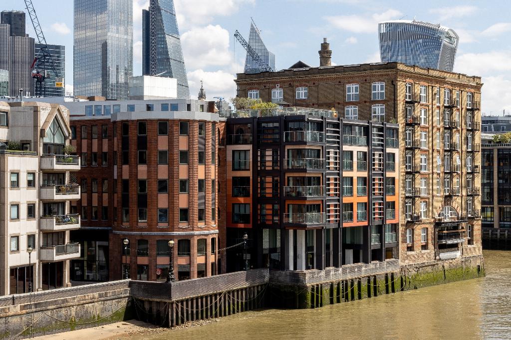 Hotel Locke at Broken Wharf, Millennium Bridge, Großbritannien, London. Großes 18