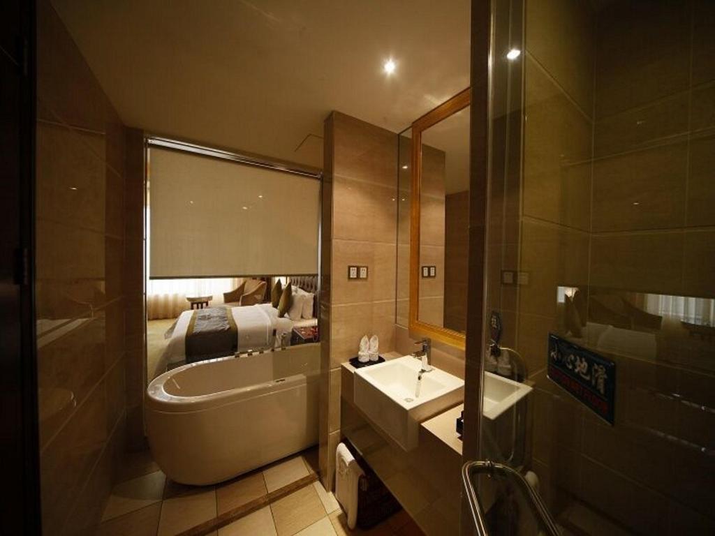 ROYAL PRINCE HOTEL
