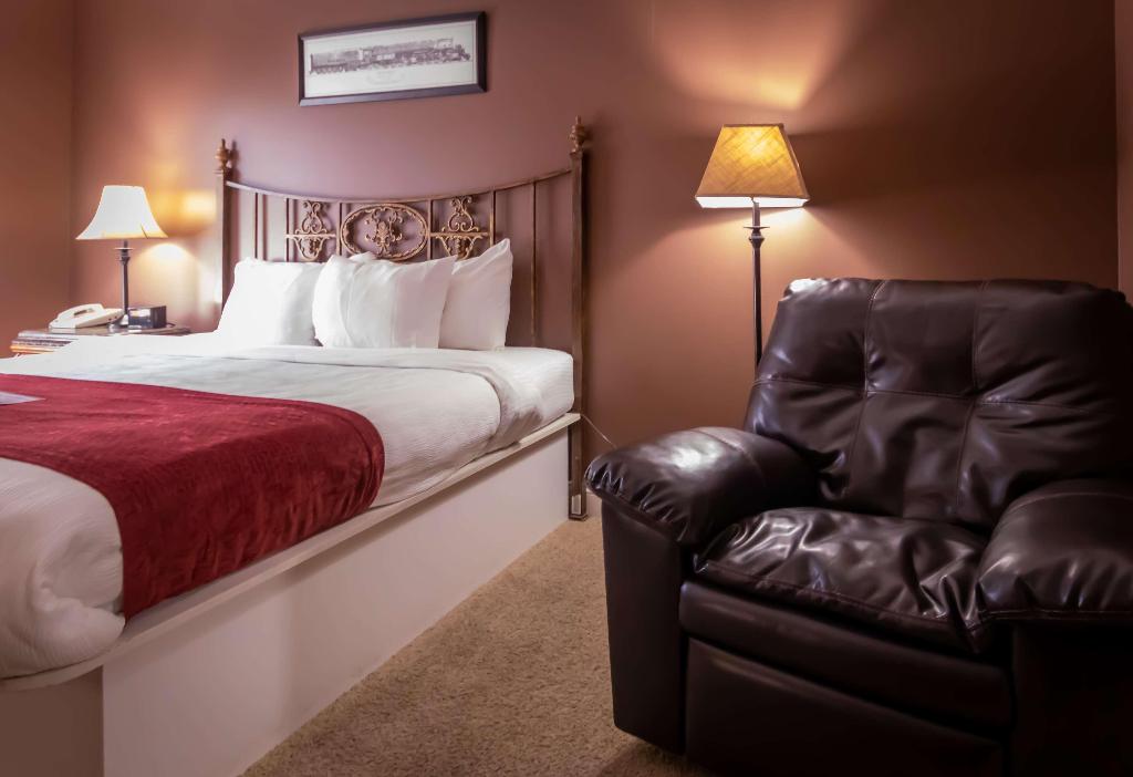 Depot Inn & Suites
