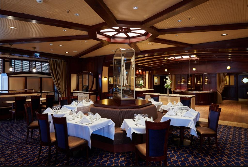 Disney Newport Bay Club - Restaurant
