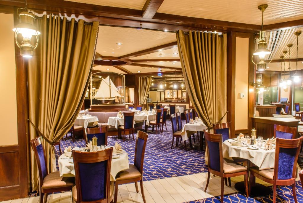 Disney Newport Bay Club - Restaurant
