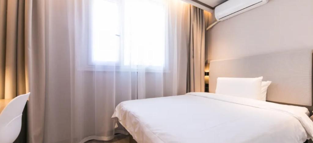 Hanting Hotel (Shanghai Zhongshan Park Metro Stat)