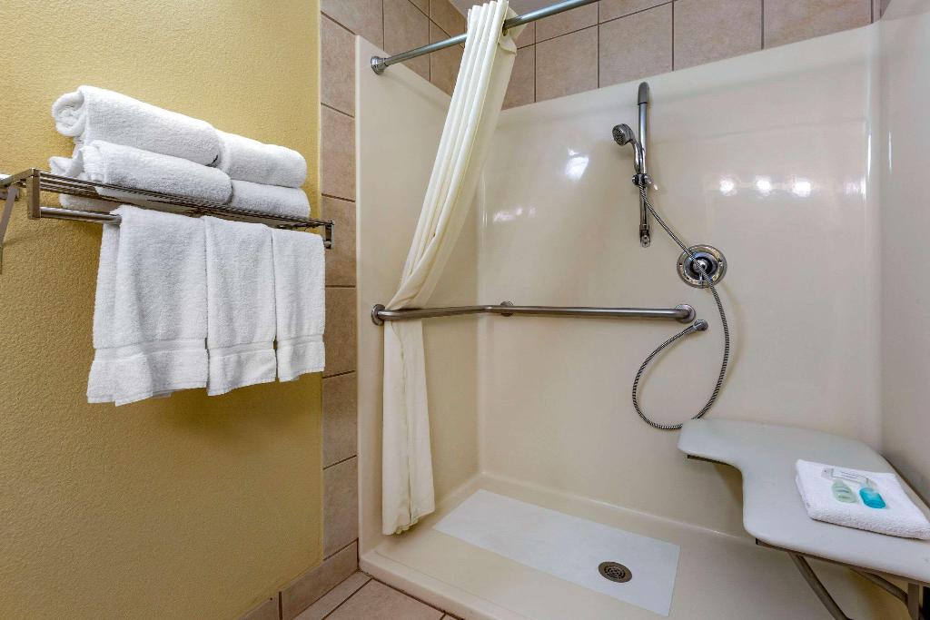 Clarion Inn & Suites Roswell