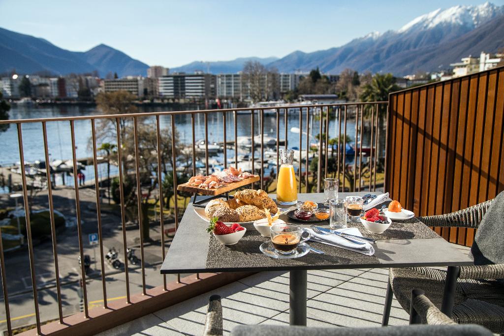 Hotel & LOUNGE LAGO MAGGIORE