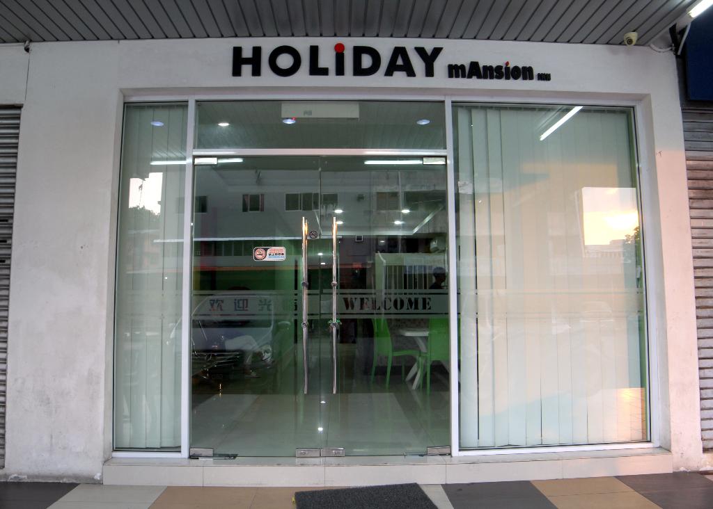 Oyo 44054 Holiday Mansion Inn