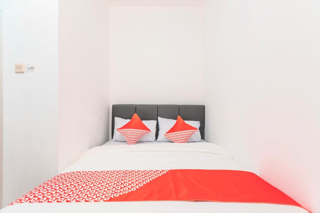 Super OYO 2223 J&b Room Utan Kayu