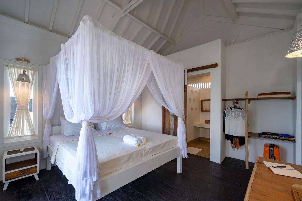 Paus Putih Hotel Lembongan