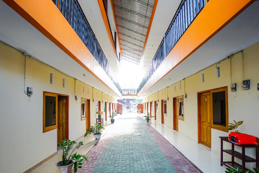 Oyo 1720 A2B Residence