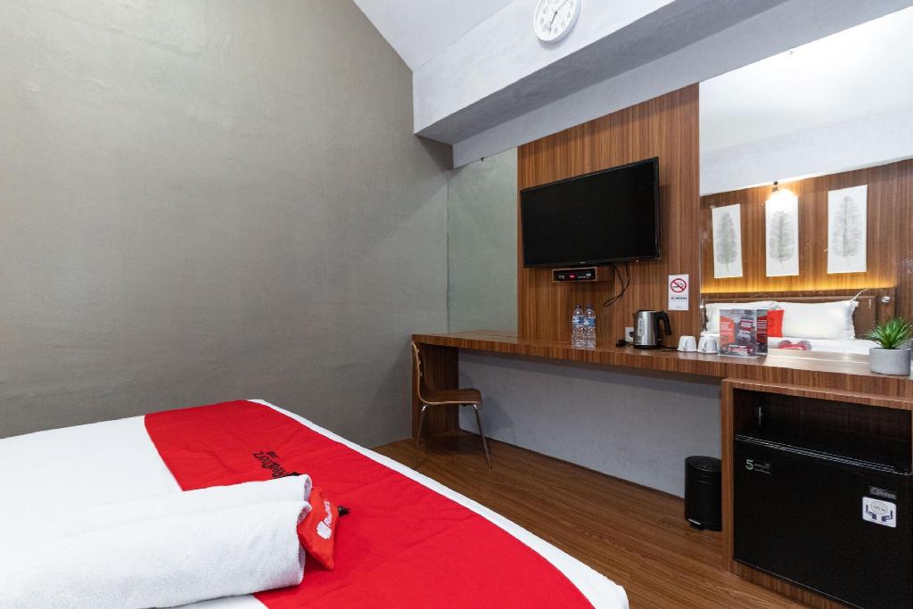 Formerly RedDoorz Premium Centre Point Mall Medan