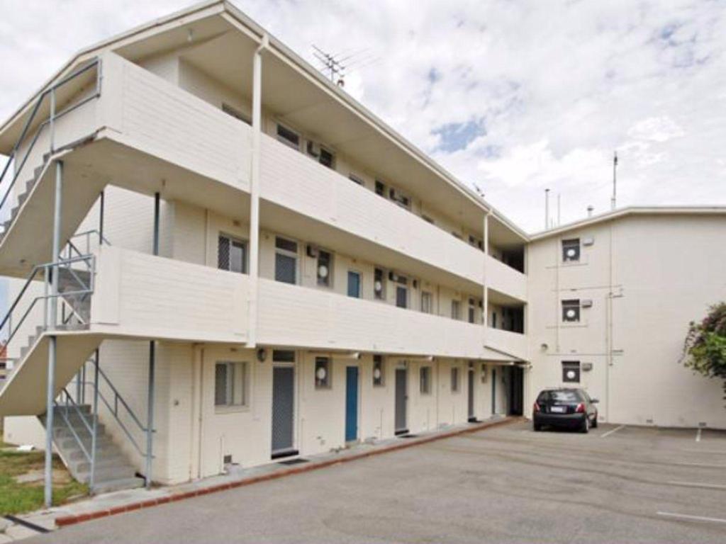 Malibu Apartments