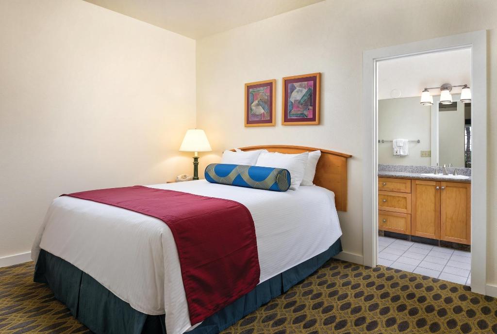 Worldmark Cathedral City - Extra Holidays